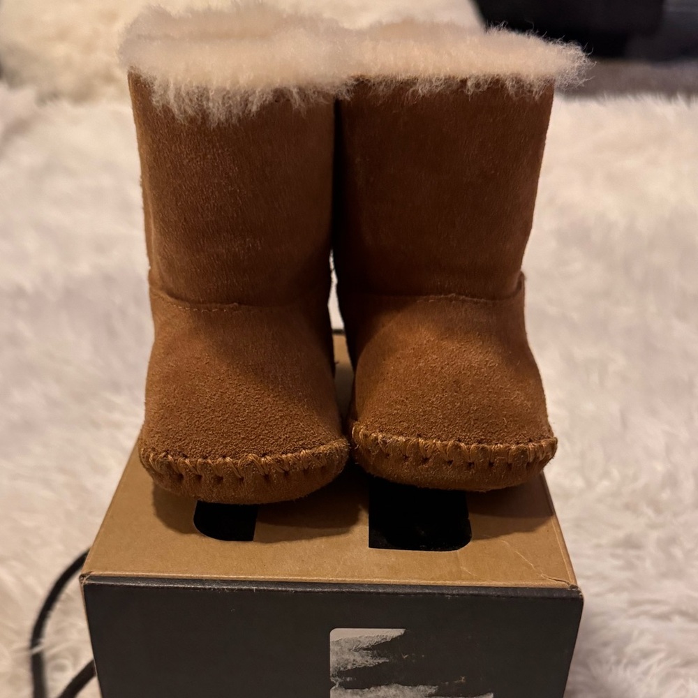 Excellent Condition Caden UGGs
